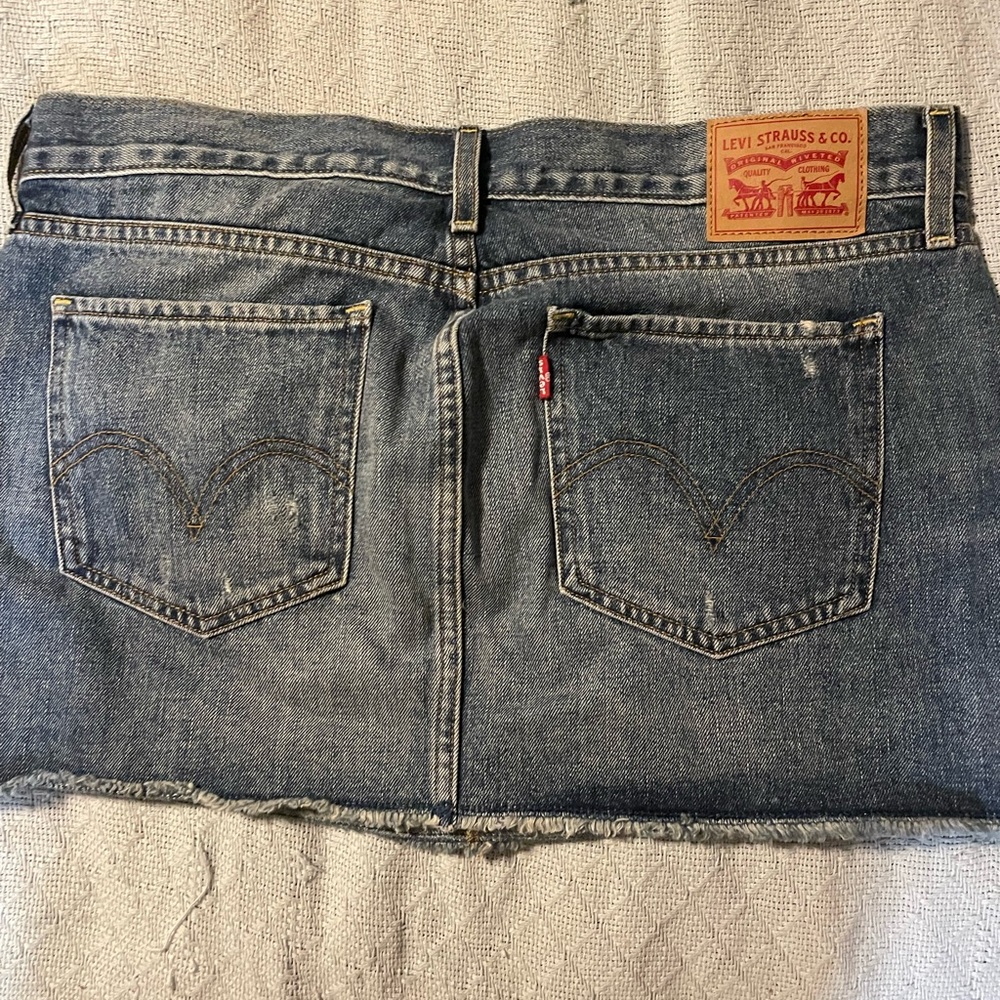 Womens Levi mini skirt NWOT size 29
